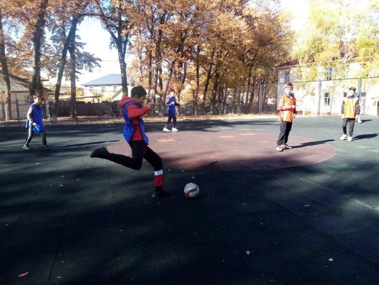 Футбол турнирі/Турнир по футболу